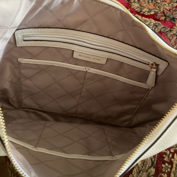 Michael Kors Lydia hobo in cream. Never worn. - Picture 4 of 7